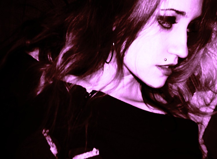 Heroine. Profile Image